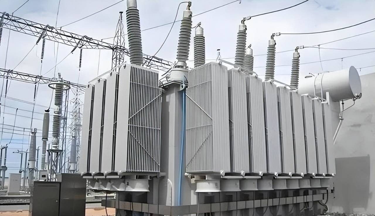 原来马斯克没说错!全球抢的不是芯片而是中国随处可见的变压器